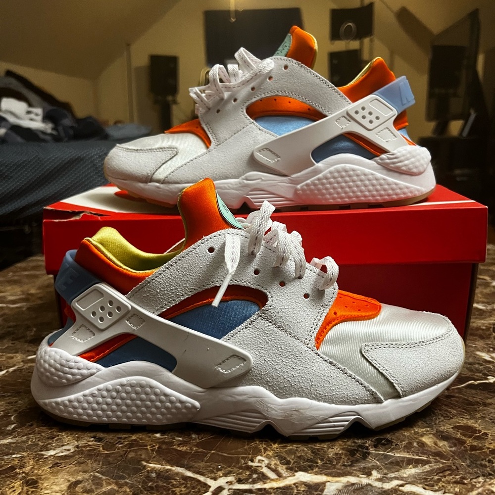 Men’s multi color Nike Huaraches Sz 10.5 (Pre-Owned)
